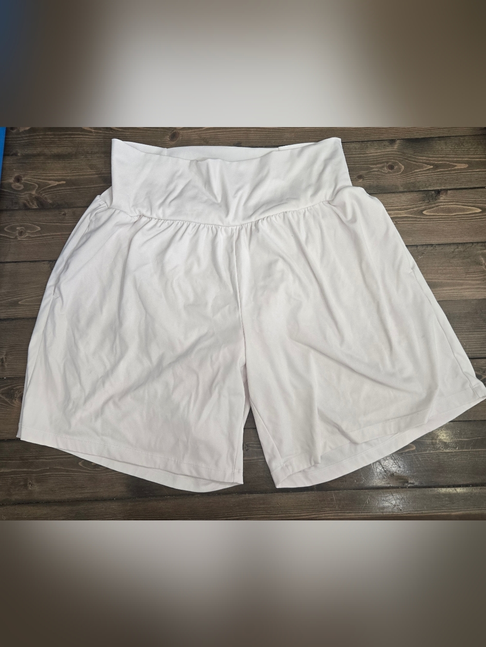 HALARA White High-Waist Relaxed Fit Athletic Shorts
